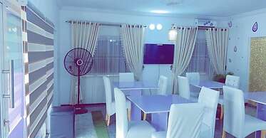 White Emirates Hotel and Apartment