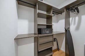 Luxury apt Bay View Near Bayfront Park