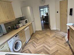 Impeccable 4-bed House in Bournemouth