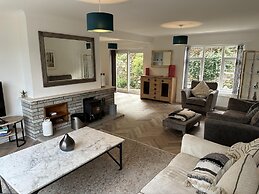 Impeccable 4-bed House in Bournemouth