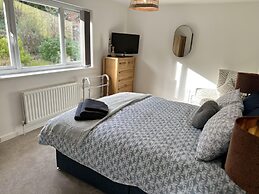 Impeccable 4-bed House in Bournemouth