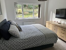 Impeccable 4-bed House in Bournemouth