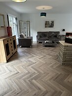 Impeccable 4-bed House in Bournemouth