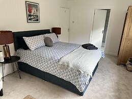 Impeccable 4-bed House in Bournemouth