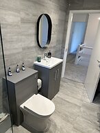 Impeccable 4-bed House in Bournemouth