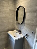 Impeccable 4-bed House in Bournemouth