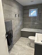 Impeccable 4-bed House in Bournemouth