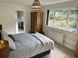 Impeccable 4-bed House in Bournemouth