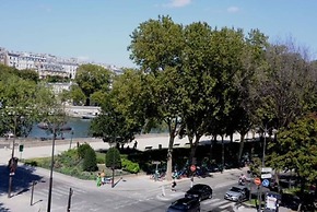 Eiffel Edge Escape (30 mètres de la Tour Eiffel)