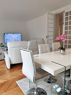 Eiffel Edge Escape (30 mètres de la Tour Eiffel)