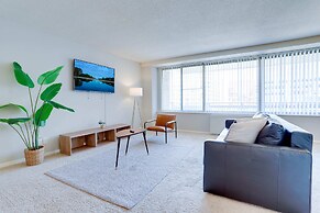 Trendy  Adaptable Crystal City Stay