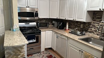 ROOM D 6 MINS EWR AIRPORT CLOSE TO NY