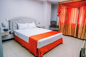 BRITNEY HOTEL MACHALA