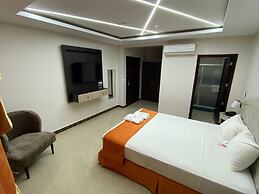 BRITNEY HOTEL MACHALA