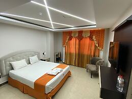 BRITNEY HOTEL MACHALA
