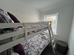 Captivating 2-bed Apartment in Tenby