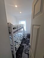 Captivating 2-bed Apartment in Tenby