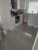 Captivating 2-bed Apartment in Tenby