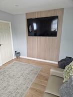 Captivating 2-bed Apartment in Tenby