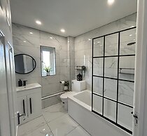 Captivating 2-bed Apartment in Tenby