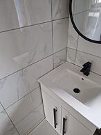 Captivating 2-bed Apartment in Tenby