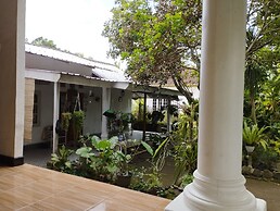 OYO 93618 Homestay Bonjeruk Near Restoran Pawon 21 Bonjeruk