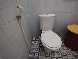 OYO 93618 Homestay Bonjeruk Near Restoran Pawon 21 Bonjeruk