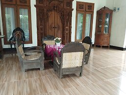 OYO 93618 Homestay Bonjeruk Near Restoran Pawon 21 Bonjeruk