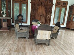 OYO 93618 Homestay Bonjeruk Near Restoran Pawon 21 Bonjeruk