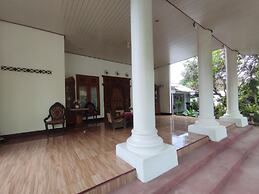 OYO 93618 Homestay Bonjeruk Near Restoran Pawon 21 Bonjeruk