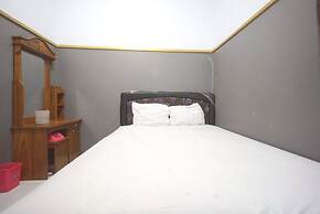 SPOT ON 93620 Anisa Homestay Syariah Near Pantai Gemah Tulungaggung