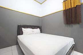 SPOT ON 93620 Anisa Homestay Syariah Near Pantai Gemah Tulungaggung