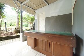 SPOT ON 93620 Anisa Homestay Syariah Near Pantai Gemah Tulungaggung