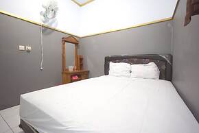 SPOT ON 93620 Anisa Homestay Syariah Near Pantai Gemah Tulungaggung