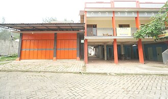 SPOT ON 93620 Anisa Homestay Syariah Near Pantai Gemah Tulungaggung