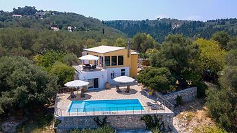 Elisabetta Villa in Paxi