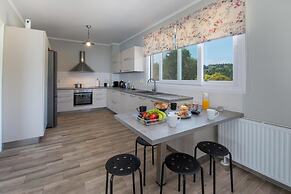 Elisabetta Villa in Paxi