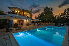 Elisabetta Villa in Paxi