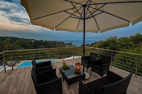 Elisabetta Villa in Paxi