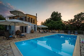 Elisabetta Villa in Paxi