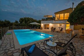 Elisabetta Villa in Paxi