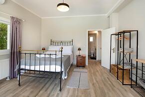 Elisabetta Villa in Paxi