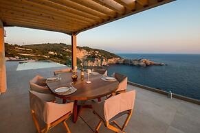 Seawhisper Villa in Paxi