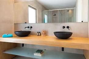 Seawhisper Villa in Paxi