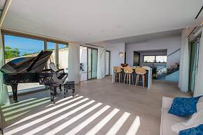 Seawhisper Villa in Paxi