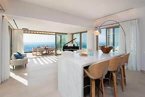 Seawhisper Villa in Paxi