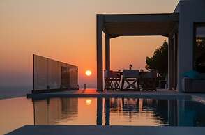 Seawhisper Villa in Paxi