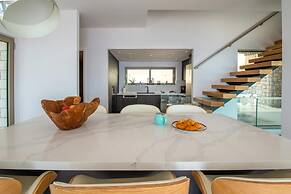 Seawhisper Villa in Paxi