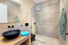 Seawhisper Villa in Paxi