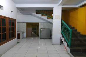 SPOT ON 93621 Kost Bu Tutik Syariah